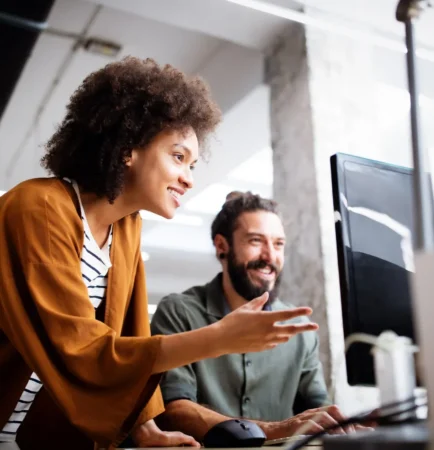 Contact Center Agent Working Alongside AI Tools | InteLogix
